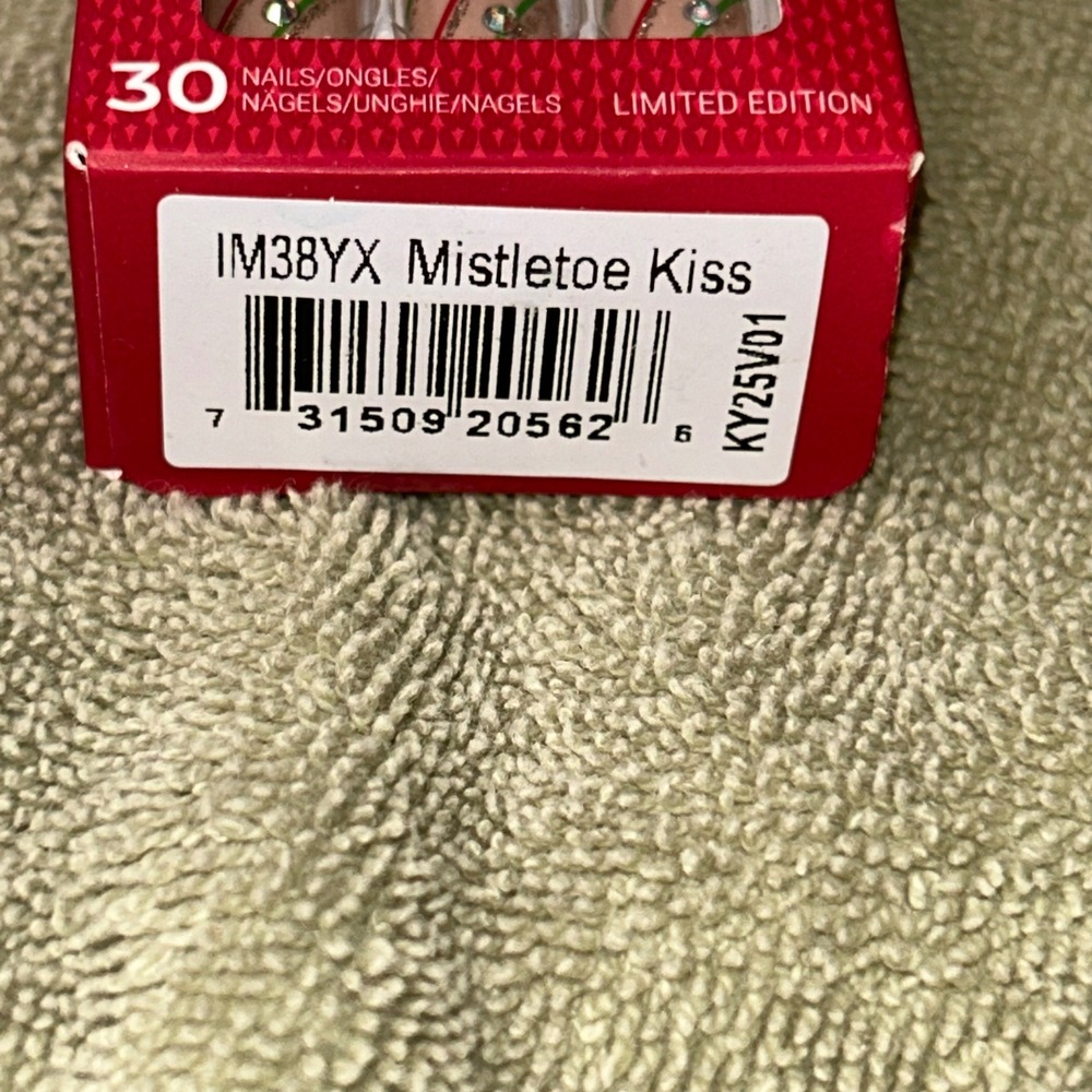 imPRESS Press-On Nails Mistletoe Kiss Christmas Gingerbread Short 30ct - Picture 3 of 3